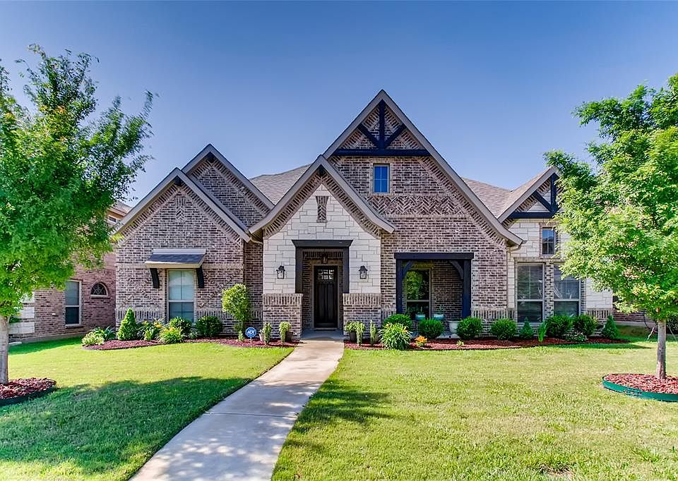 1st image of 120 Crystal Creek Dr