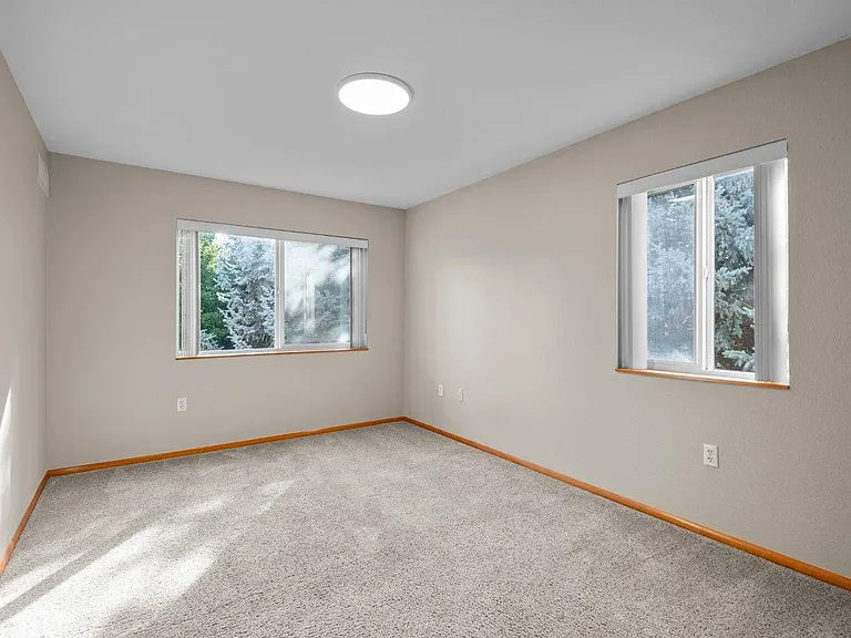 Sycamore Apartments — Photo 18