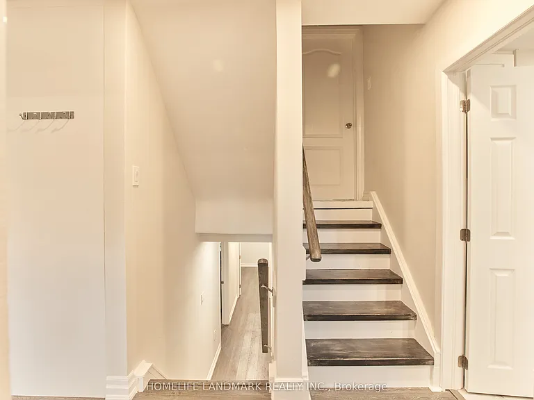 21 Robinglade Dr #LOWER — Photo 10