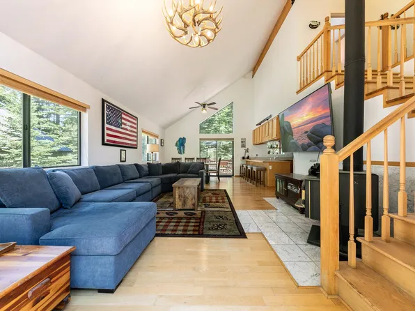 11059 Zermatt Dr, Truckee, CA 96161