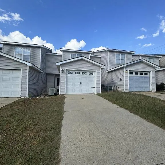 114 Palm Dr — Photo 2