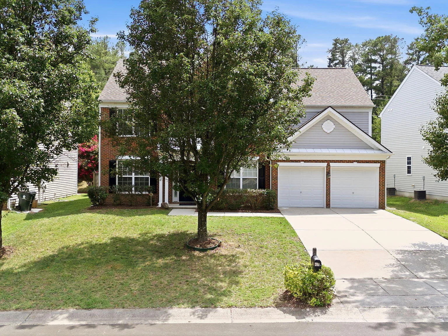 4 bed, 2.5 bath, 2550 sqft, $2,795 — Photo 2
