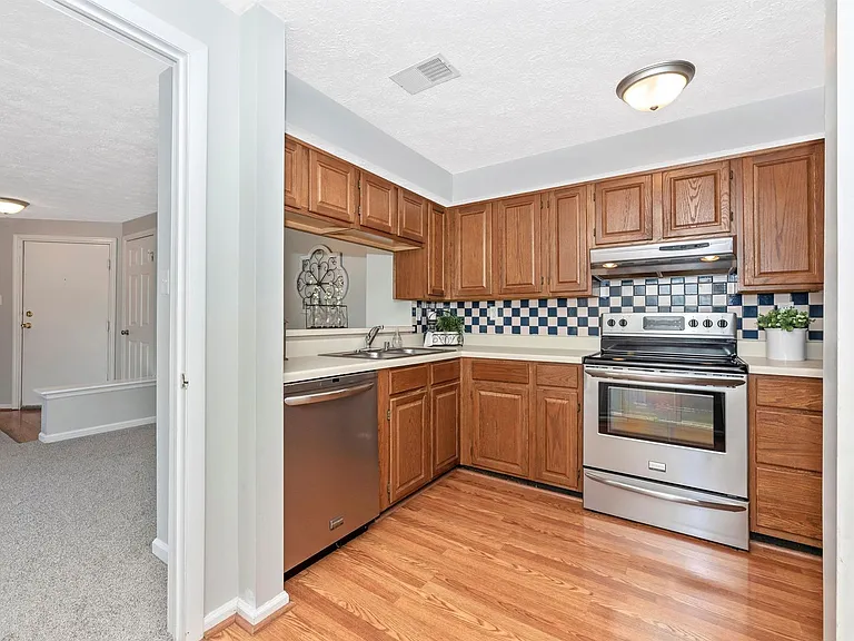 802 Stratford Way #K — Photo 21