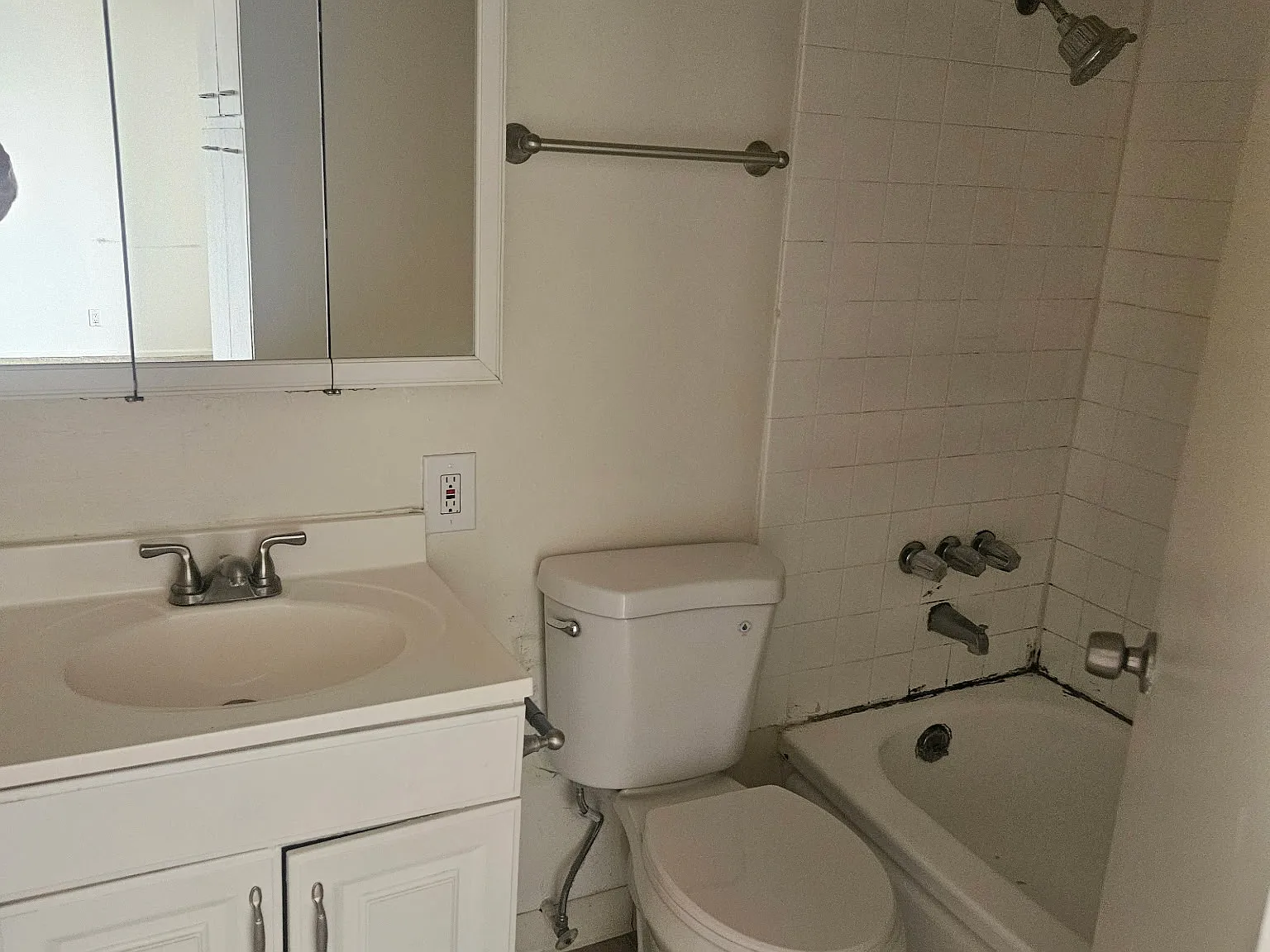 2 bed, $3,400 — Photo 4