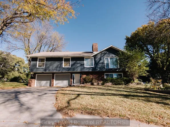 2203 Woodridge Ct, Grand Island, NE 68801