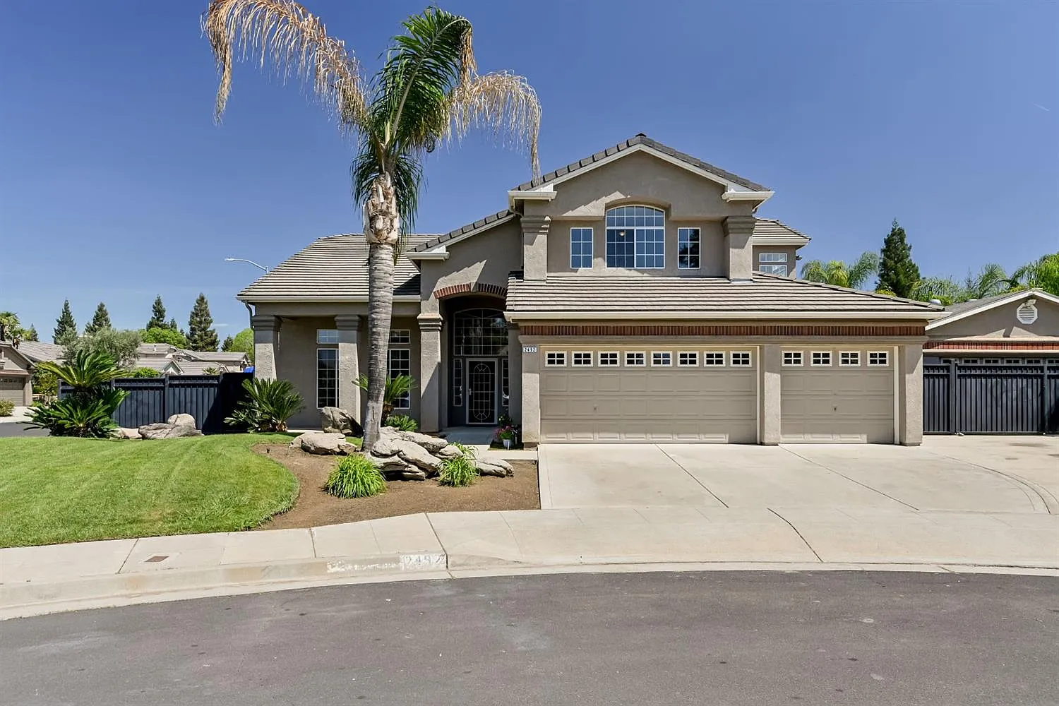 2492 Poe Ave photo 1