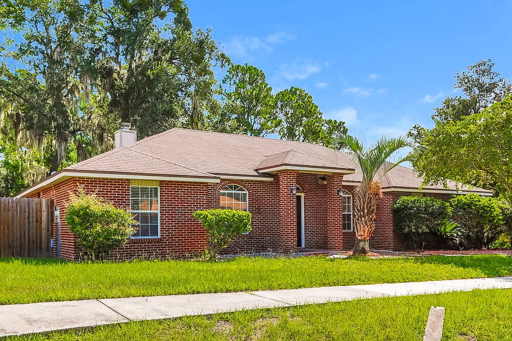 4 bed, 2.0 bath, 2228 sqft, $2,350 — Photo 3
