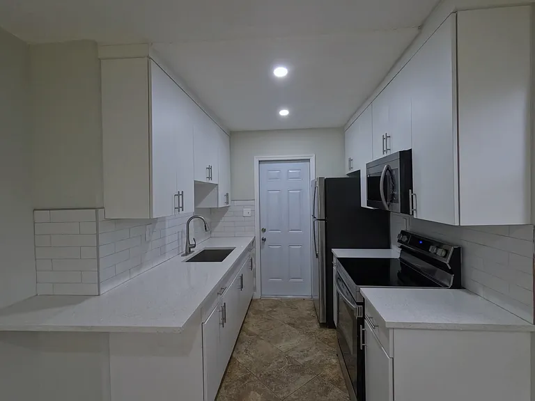 813 SW 29th St #4 — Photo 3