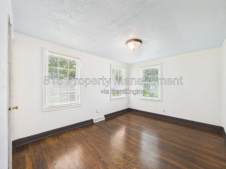 810 S Woodland Ave — Photo 9