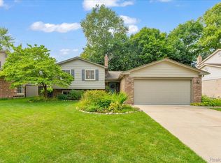 955 Tyndall Dr, Canton, MI 48187
