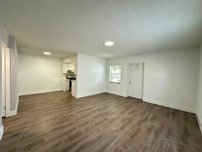 3660 NE 11th Ave #4 — Photo 25