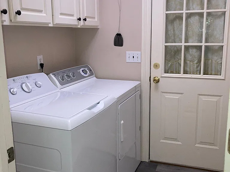 Laundry room (door leads to bonus room)