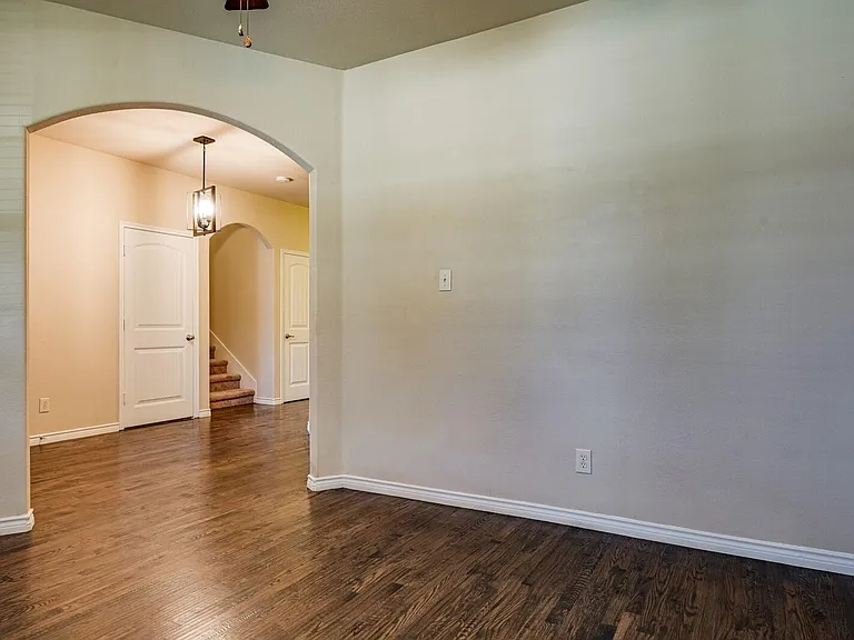 940 Lancashire Ln — Photo 6