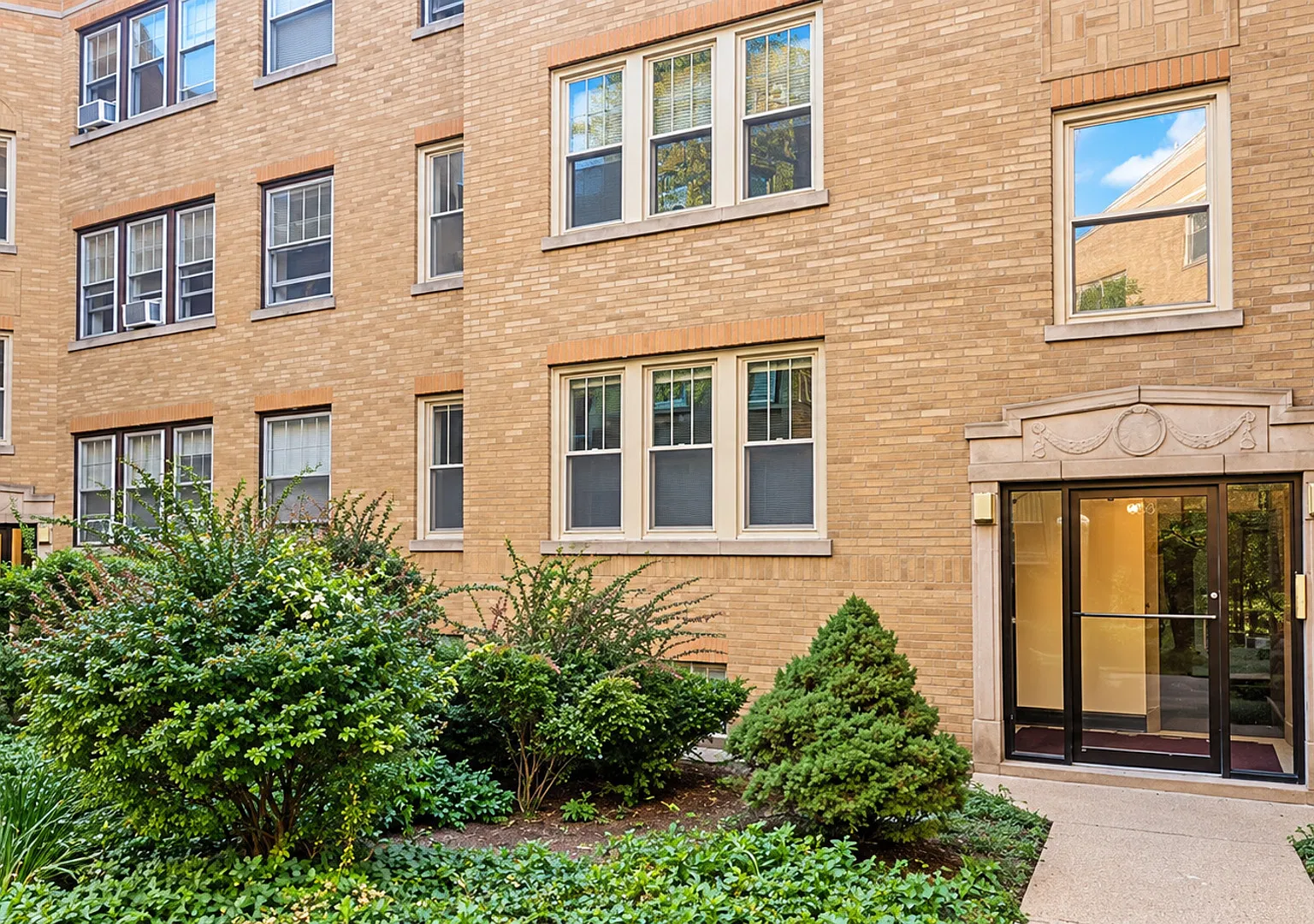 1 bed, 800 sqft, $2,400 — Photo 1