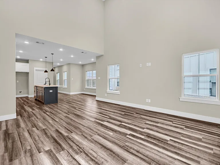 521 Saucer Dr — Photo 9