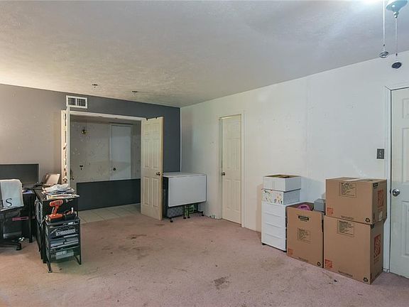 3rd image of 425 Buena Dr