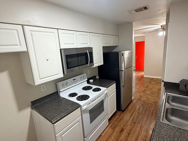 208 Uhland Rd #3 — Photo 3