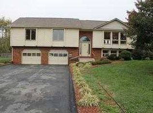 201 Aftons Meadow Rd, Goodview, VA 24179