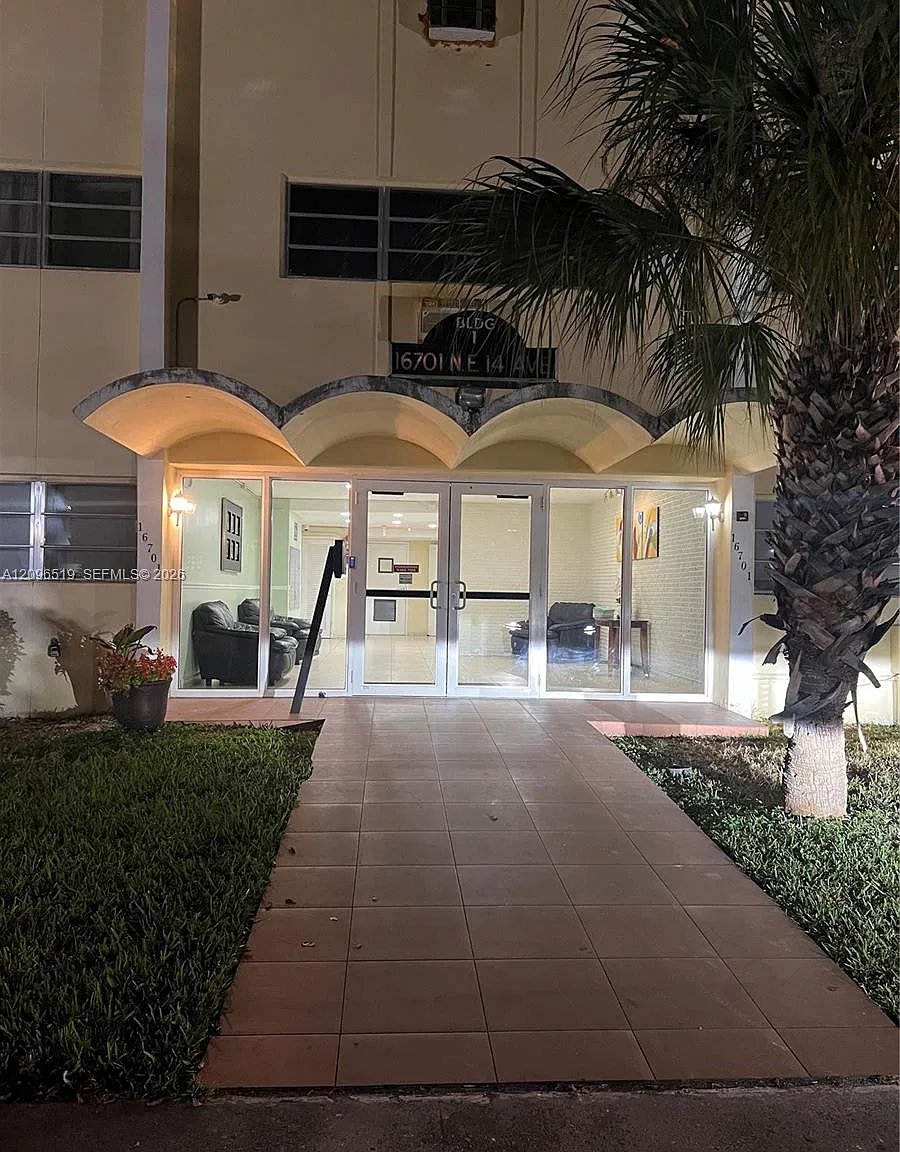 Fountainview Condo — Photo 1