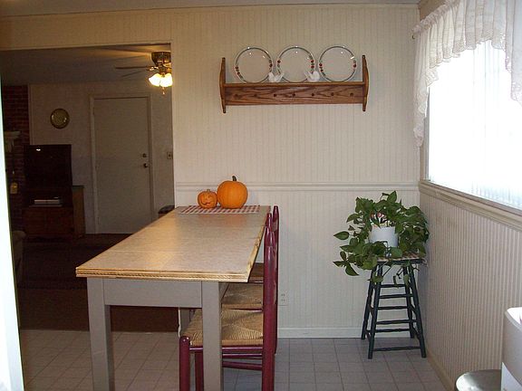 3rd image of 364 E Carpenter Dr