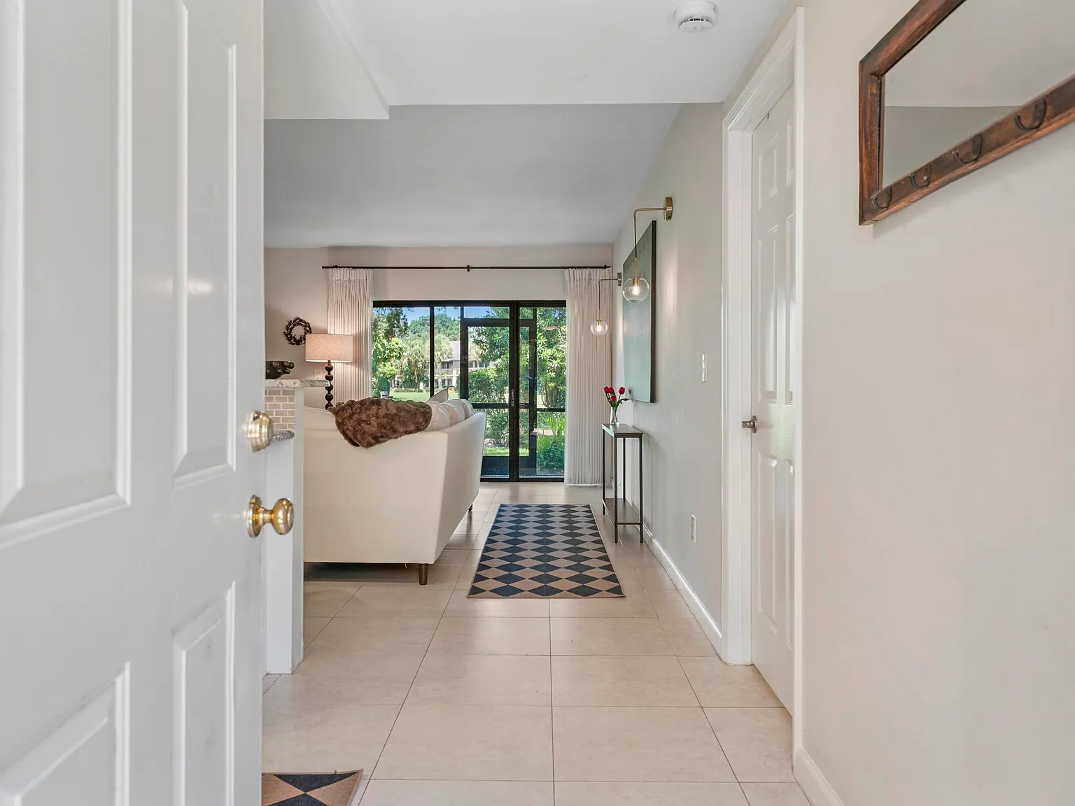 1 bed, 1.0 bath, 1400 sqft, $6,000 — Photo 2
