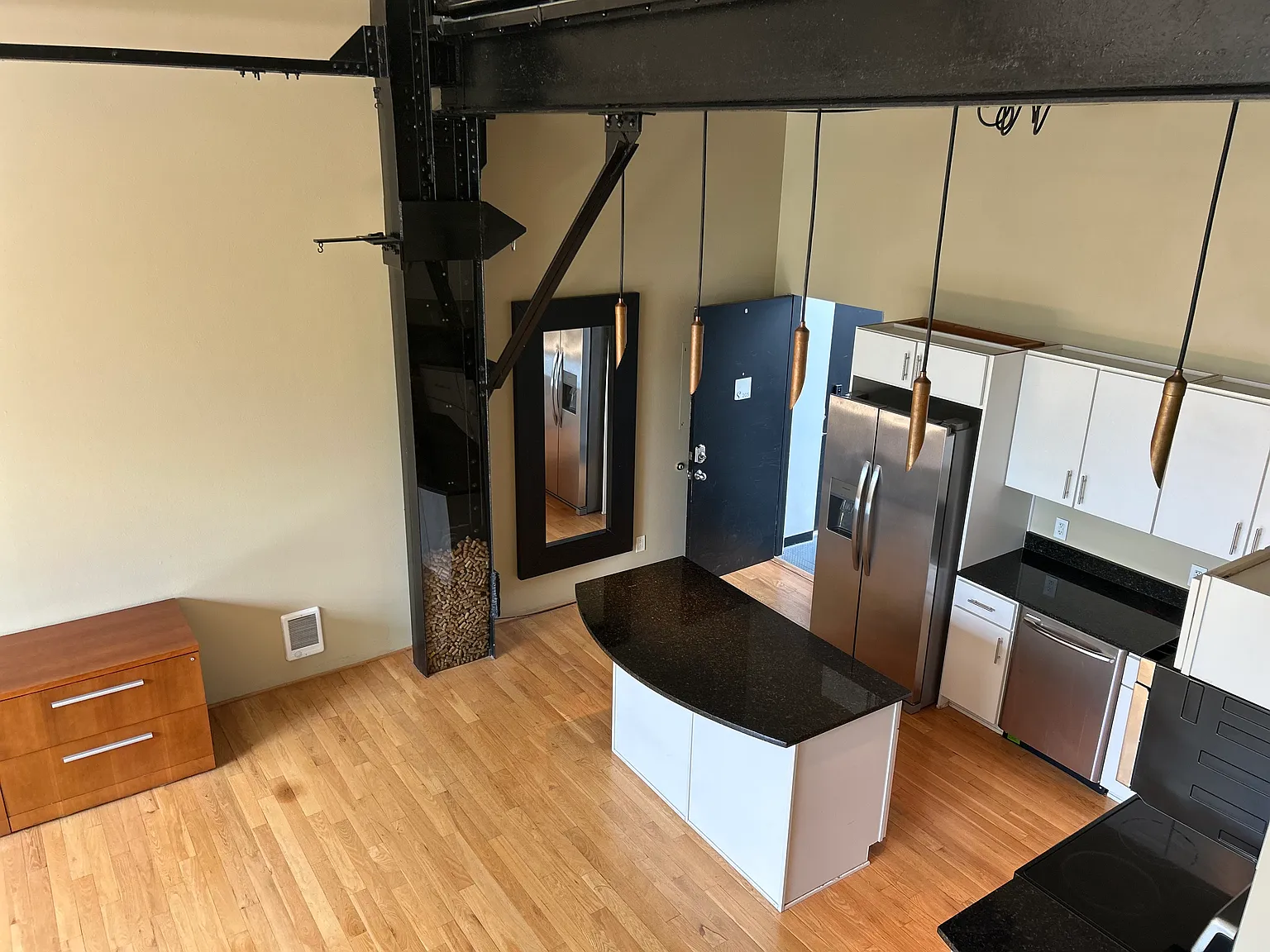 1 bed, 835 sqft, $2,100 — Photo 2