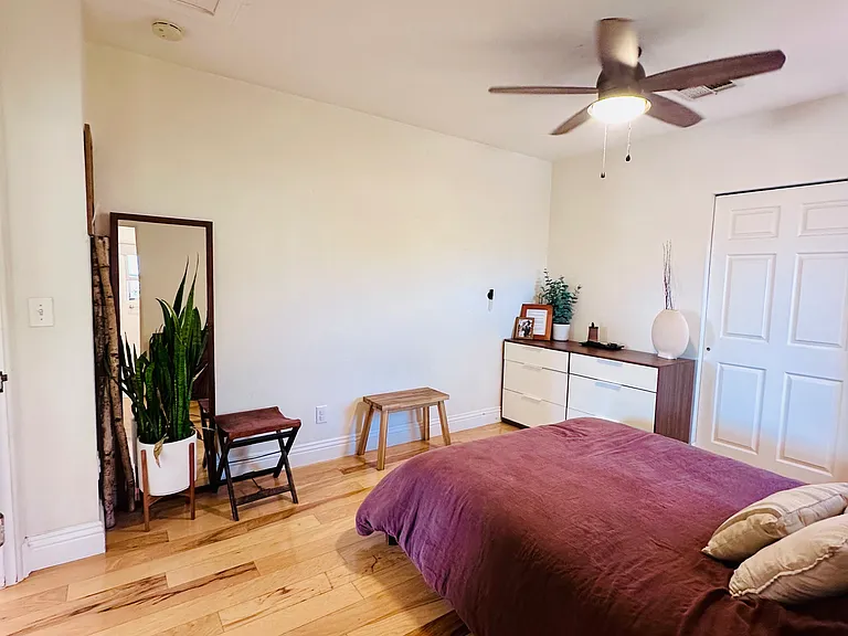 2619 Columbia St — Photo 30