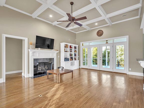 2nd image of 301 Bouchillion Dr
