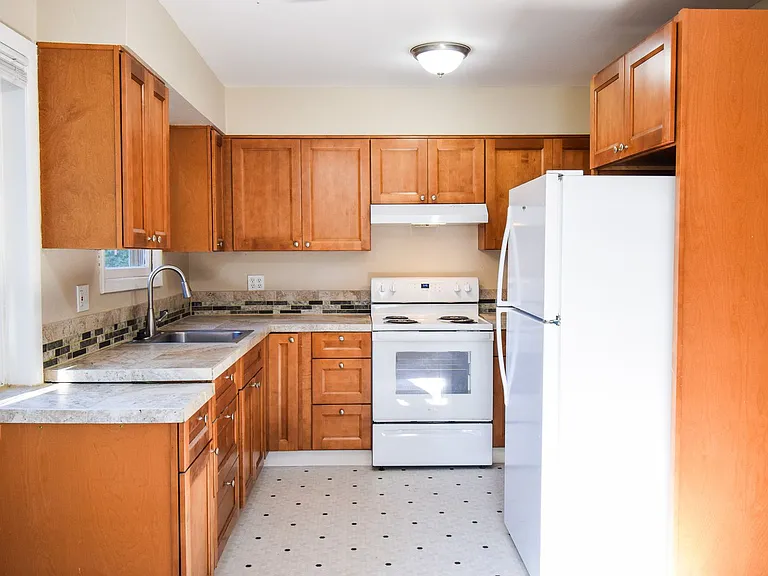 6309 SE Overland St — Photo 6