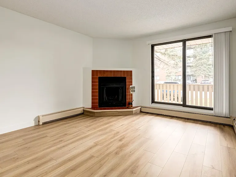 1825 Woodview Dr SW — Photo 4
