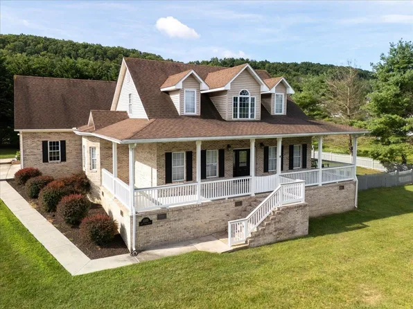 1305 W Ridge Rd, Wytheville, VA 24382