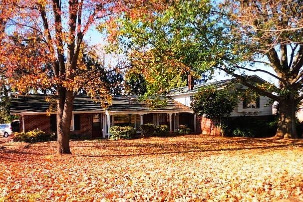 1st image of 1220 Oaklawn Dr