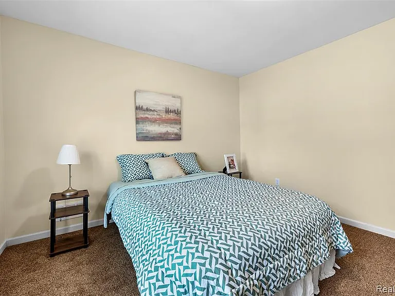 3196 Helen St — Photo 18