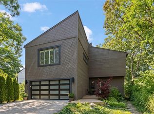355 Oakland Dr, Highland Park, IL 60035