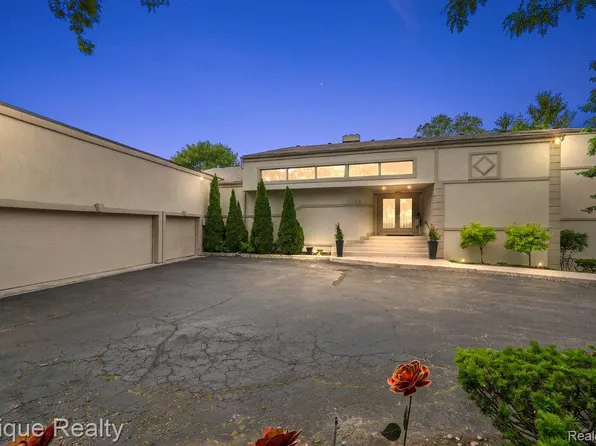 1848 Golf Ridge Dr S, Bloomfield Hills, MI 48302