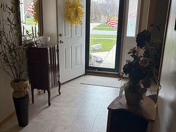 5th image of 8876 Swancrest Dr