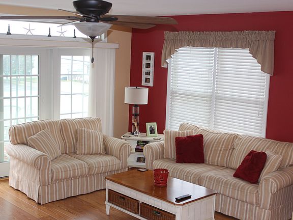 SPACIOUS LIVING AREA