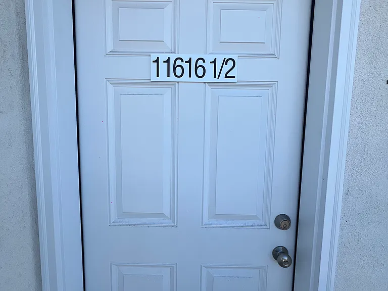 11616 Hamlin St — Photo 20