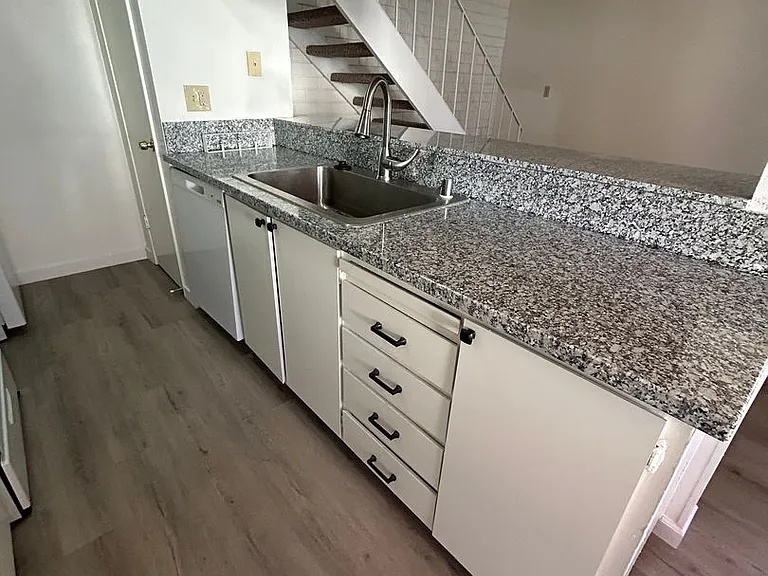 1703 Donner Ave #3 — Photo 4