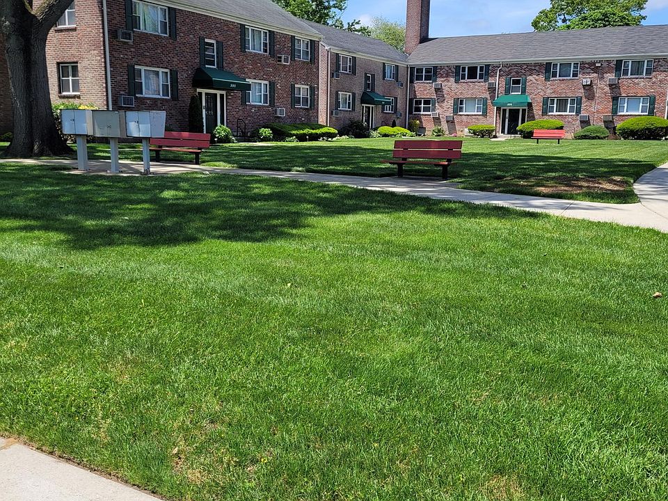 1st image of 998 Fenwood Dr APT 3