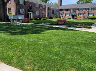 998 Fenwood Dr APT 3, Valley Stream, NY 11580