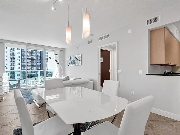 350 SE 2nd St #1720 — Photo 5