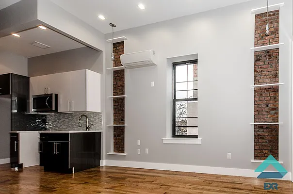 Rented by EXR | media 43