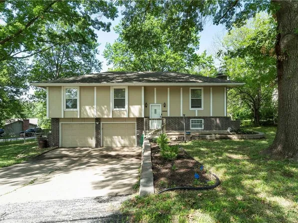 6902 NW Cross Rd, Parkville, MO 64152
