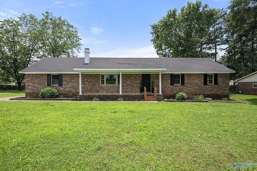 3 bed, 2100 sqft, $1,800 — Photo 2