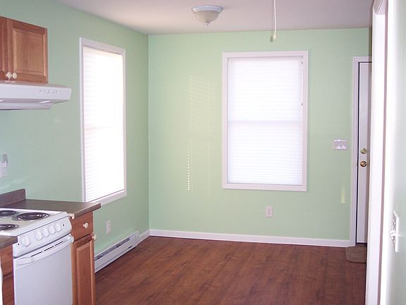 3rd image of 10 Huntington Dr