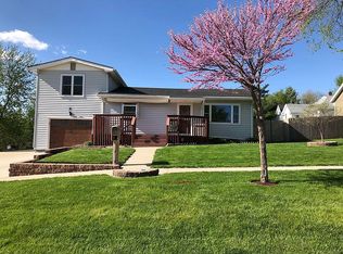 605 W 6th St, Vinton, IA 52349