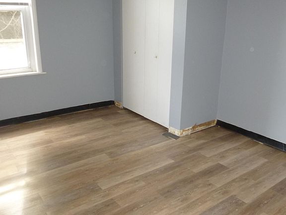 4th image of 873 Belmont Ave