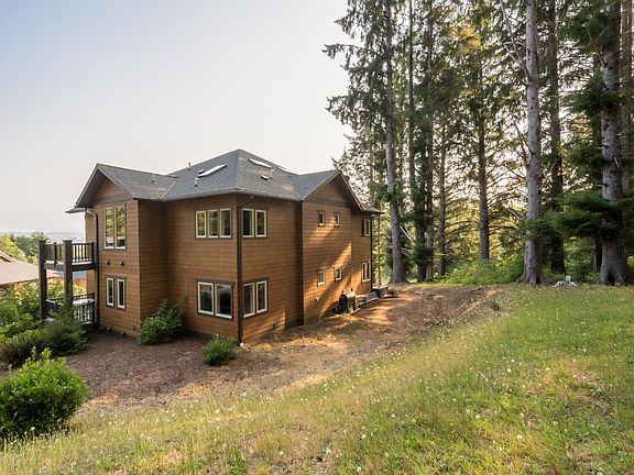 2nd image of 3169 NE Cascara Ct