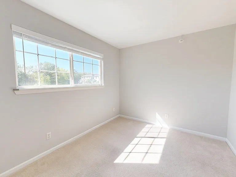 1908 Lindsay Ln — Photo 13